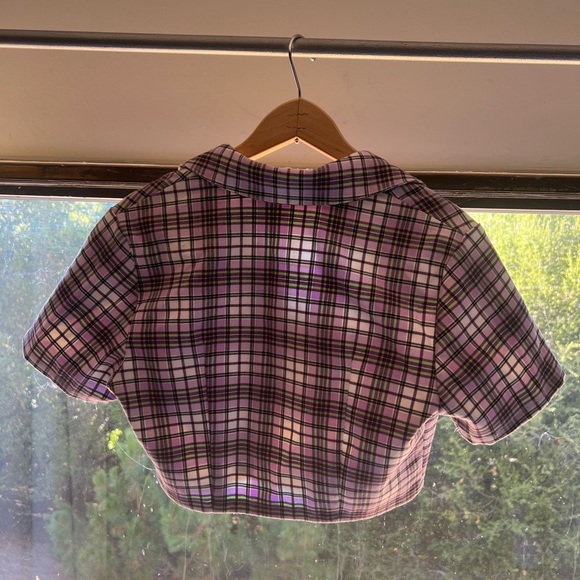 Brandy Melville purple, black, green plaid cropped button up shirt with collar. - Picture 2 of 4